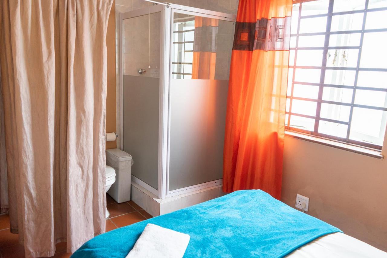 A Pousada Shark Shack Backpackers Mossel Bay Exterior foto